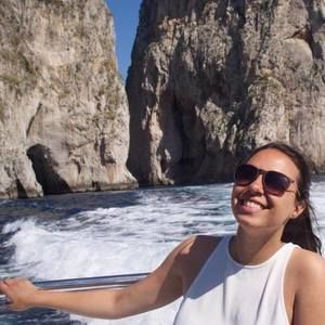 Meet your Posher, Ana